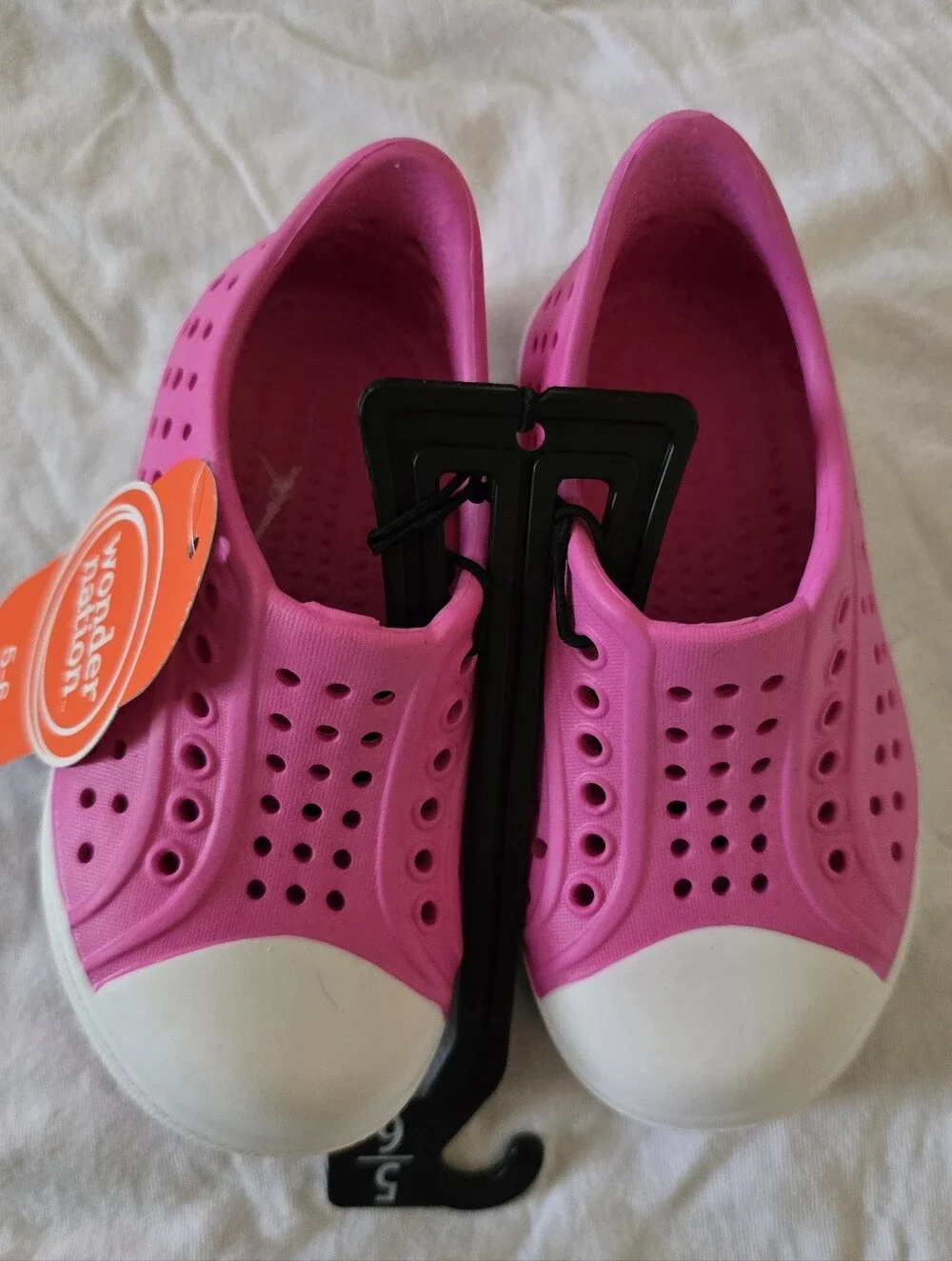 Wonder Nation. Bright Pink Slip-On Water Shoes with White Sole. Size 5/6. NWT.